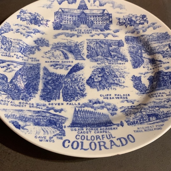 1960s Blue & White Ceramic Colorado Tourist Souvenir Collectible Display Plate - Picture 14 of 17